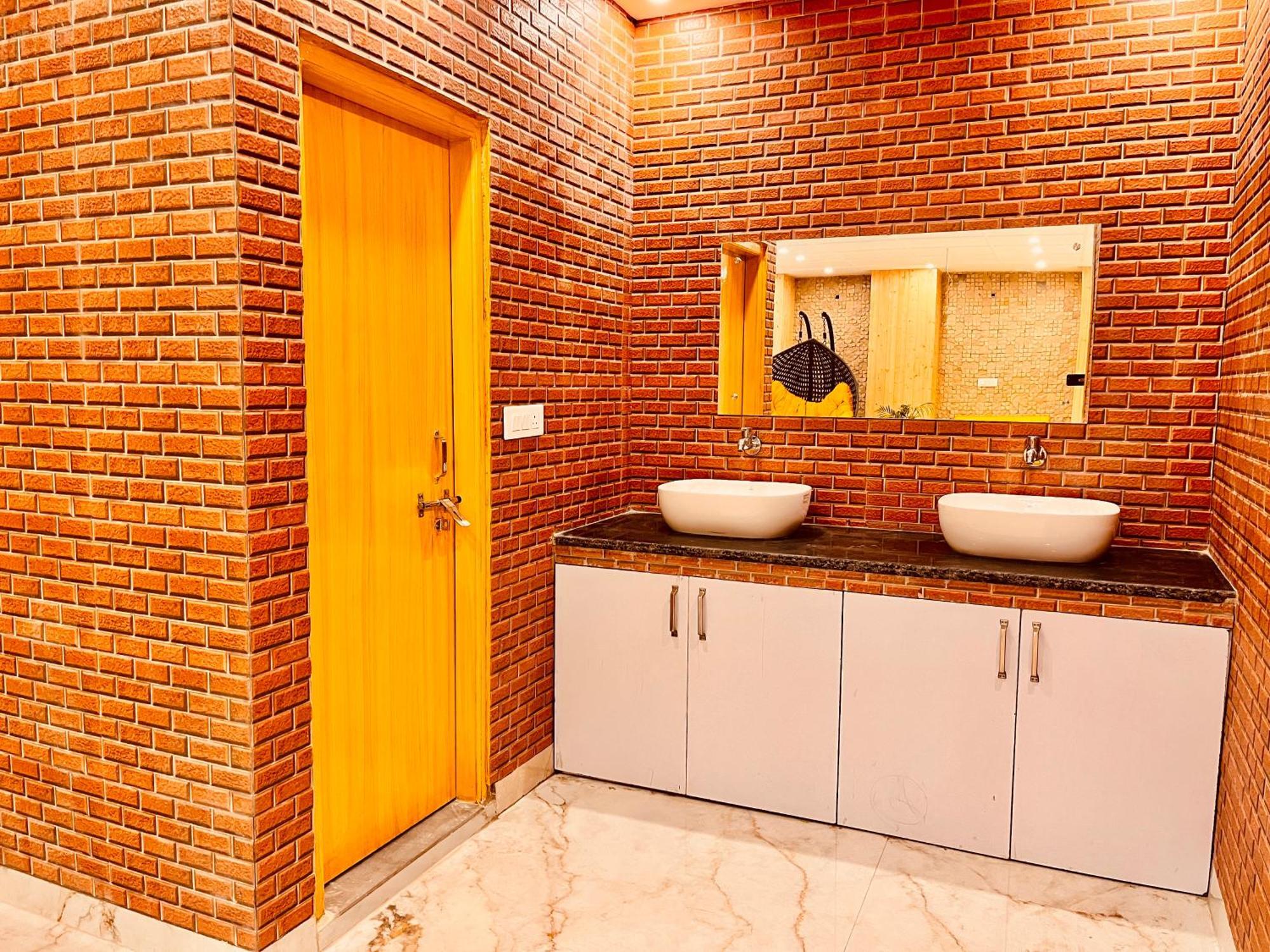 Hotel Classic Crown - #Scenic Mountain View #Open Terrace #Parking #Premium Rooms With Balcony #Guest Preferred #Best Selling Hotel In ムスーリー エクステリア 写真