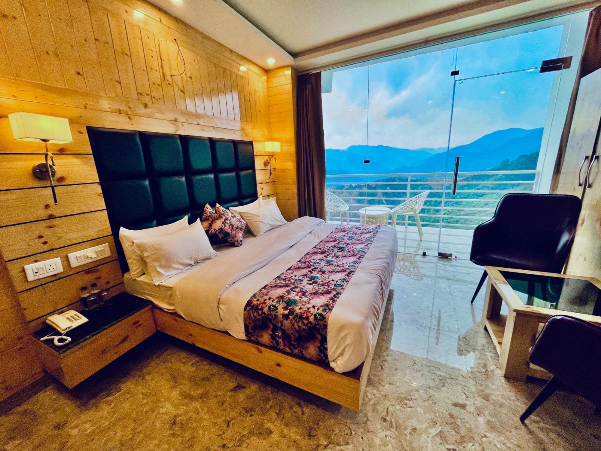 Hotel Classic Crown - #Scenic Mountain View #Open Terrace #Parking #Premium Rooms With Balcony #Guest Preferred #Best Selling Hotel In ムスーリー エクステリア 写真