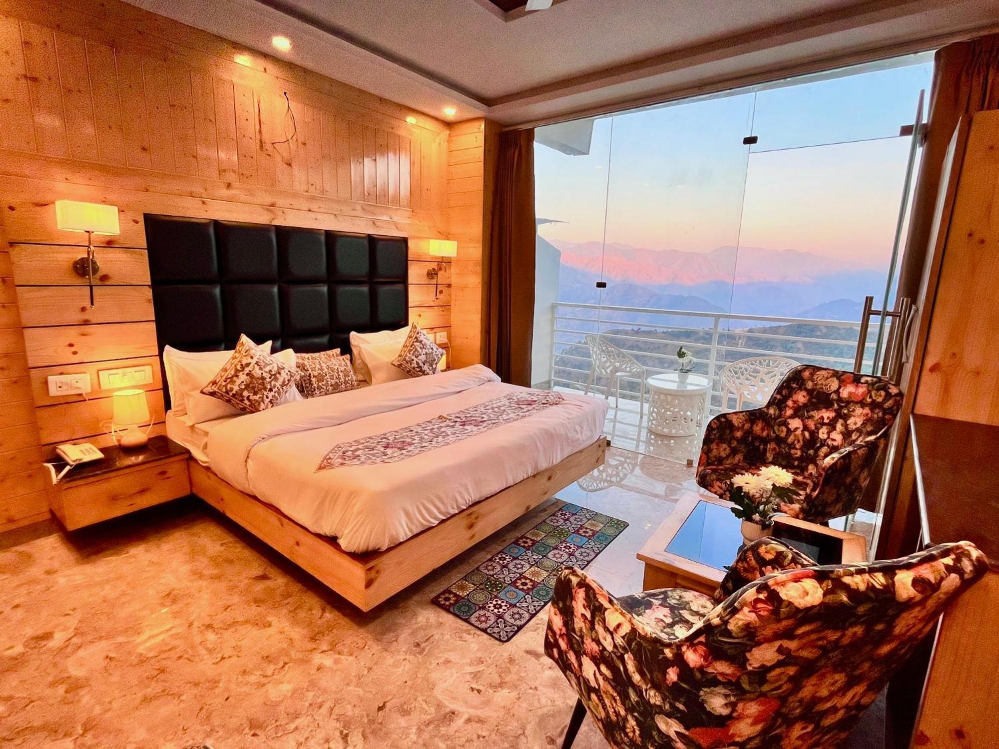 Hotel Classic Crown - #Scenic Mountain View #Open Terrace #Parking #Premium Rooms With Balcony #Guest Preferred #Best Selling Hotel In ムスーリー エクステリア 写真
