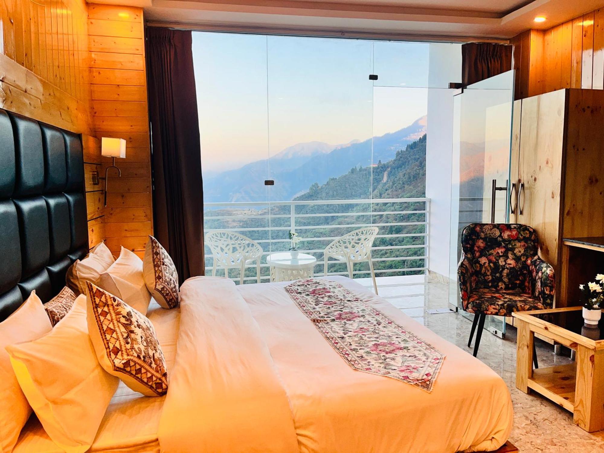 Hotel Classic Crown - #Scenic Mountain View #Open Terrace #Parking #Premium Rooms With Balcony #Guest Preferred #Best Selling Hotel In ムスーリー エクステリア 写真