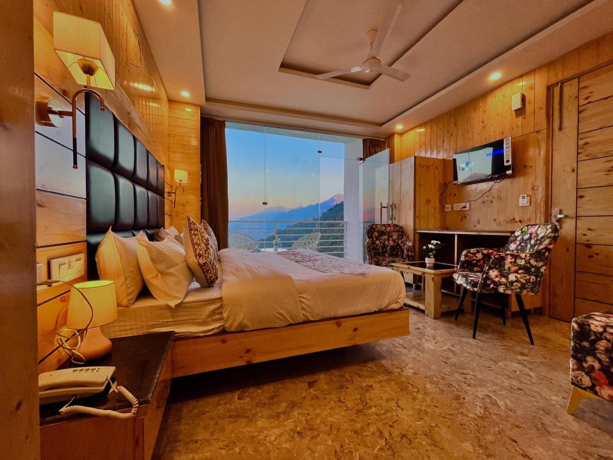 Hotel Classic Crown - #Scenic Mountain View #Open Terrace #Parking #Premium Rooms With Balcony #Guest Preferred #Best Selling Hotel In ムスーリー エクステリア 写真