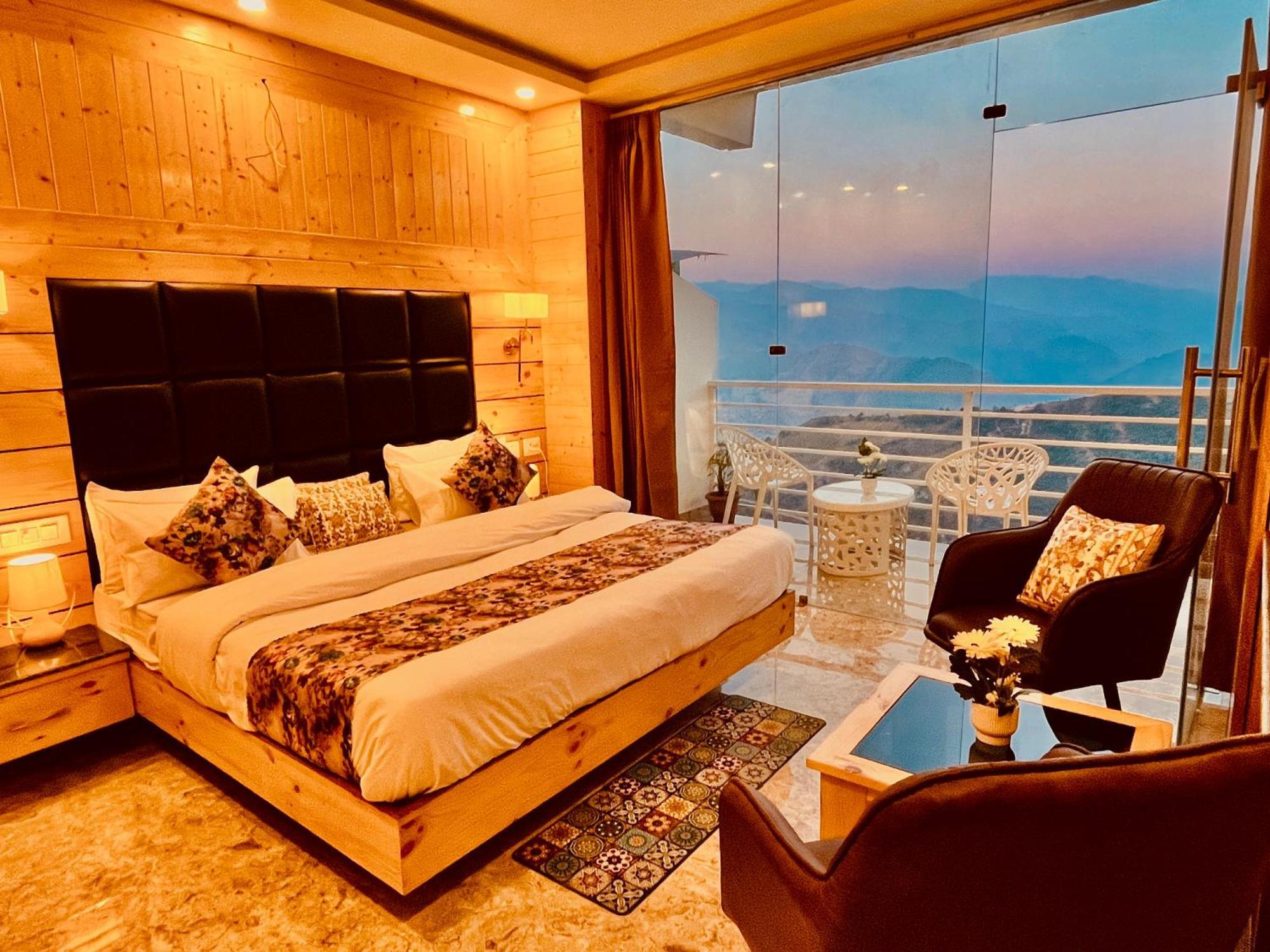 Hotel Classic Crown - #Scenic Mountain View #Open Terrace #Parking #Premium Rooms With Balcony #Guest Preferred #Best Selling Hotel In ムスーリー エクステリア 写真
