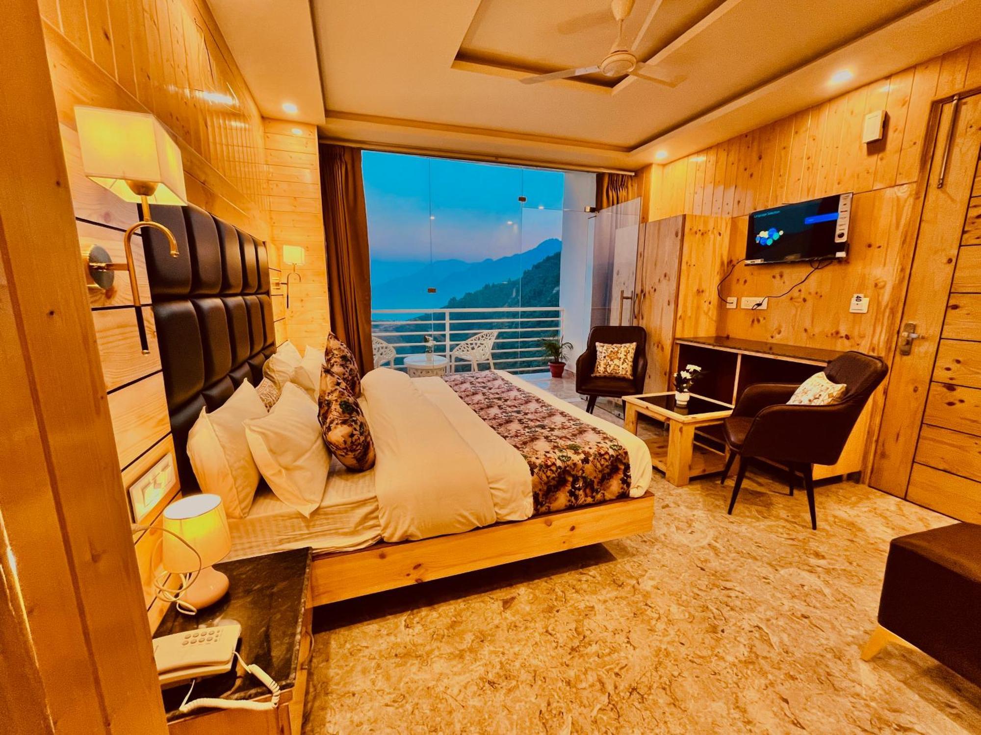 Hotel Classic Crown - #Scenic Mountain View #Open Terrace #Parking #Premium Rooms With Balcony #Guest Preferred #Best Selling Hotel In ムスーリー エクステリア 写真