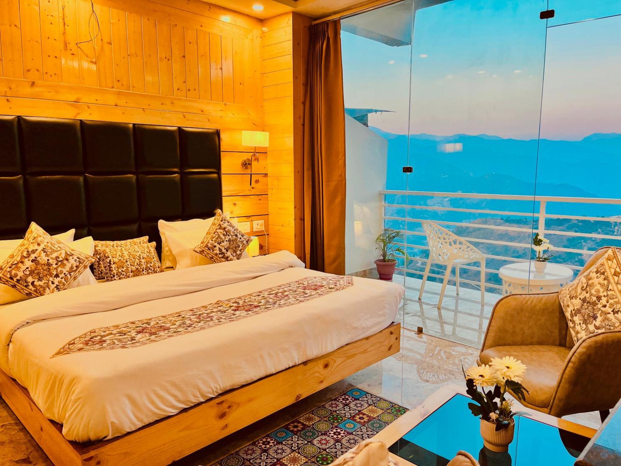 Hotel Classic Crown - #Scenic Mountain View #Open Terrace #Parking #Premium Rooms With Balcony #Guest Preferred #Best Selling Hotel In ムスーリー エクステリア 写真