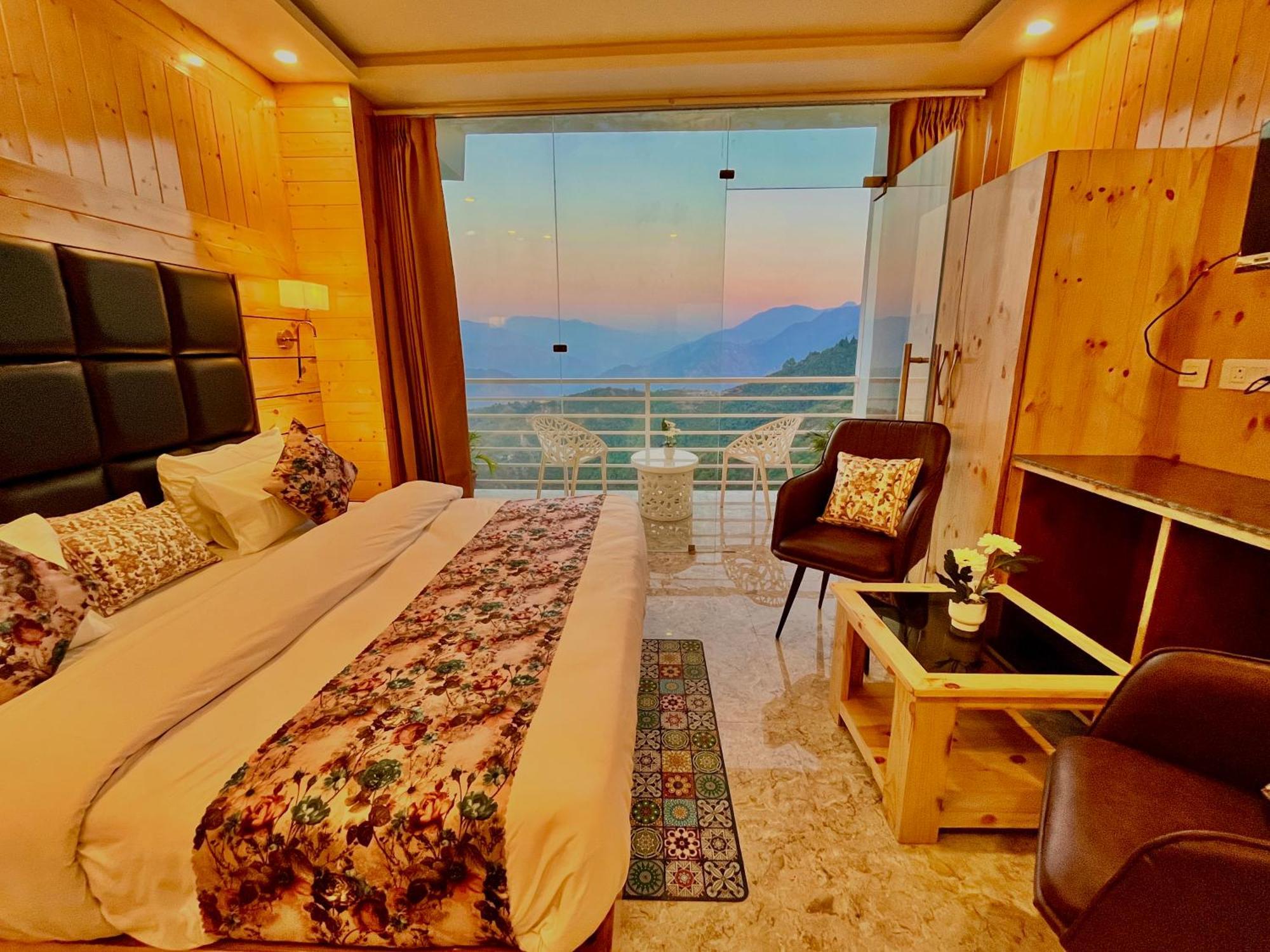 Hotel Classic Crown - #Scenic Mountain View #Open Terrace #Parking #Premium Rooms With Balcony #Guest Preferred #Best Selling Hotel In ムスーリー エクステリア 写真