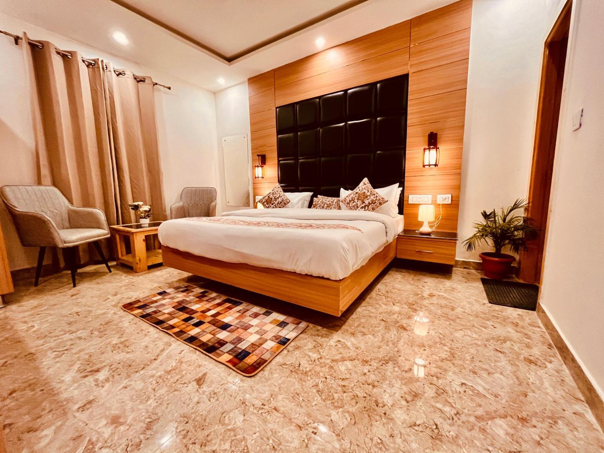 Hotel Classic Crown - #Scenic Mountain View #Open Terrace #Parking #Premium Rooms With Balcony #Guest Preferred #Best Selling Hotel In ムスーリー エクステリア 写真