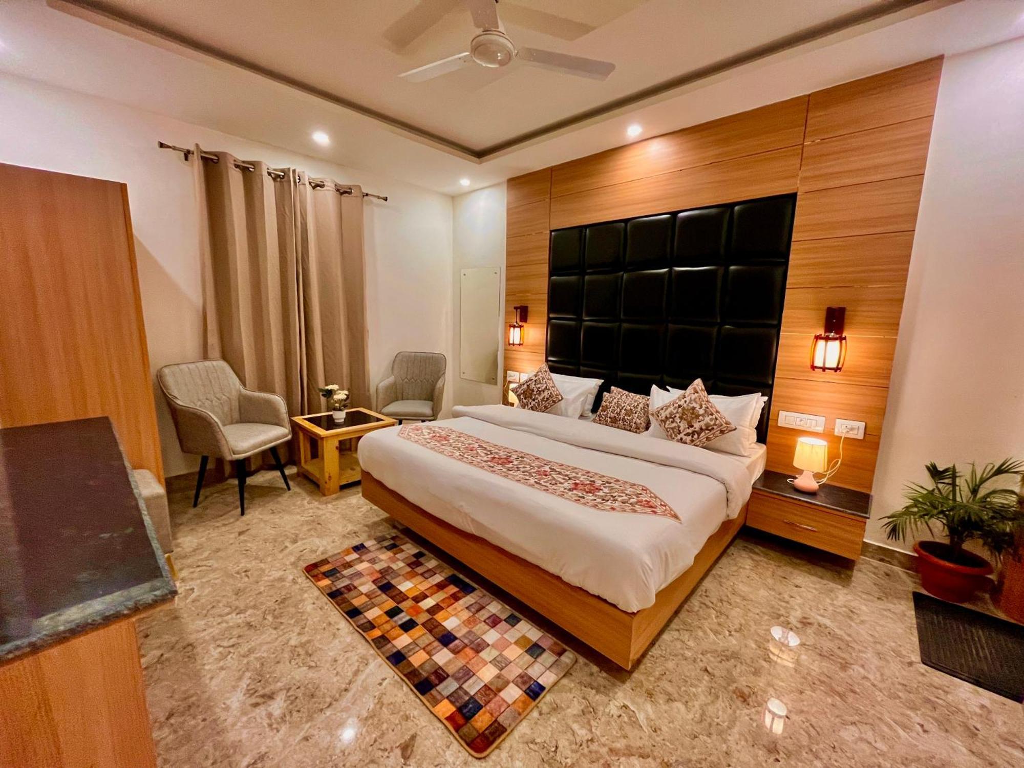 Hotel Classic Crown - #Scenic Mountain View #Open Terrace #Parking #Premium Rooms With Balcony #Guest Preferred #Best Selling Hotel In ムスーリー エクステリア 写真