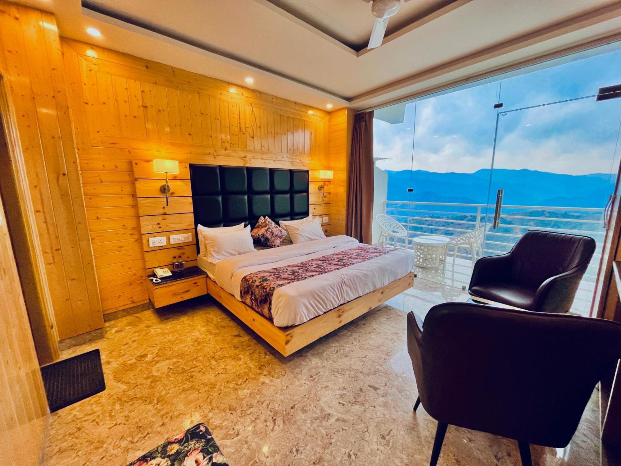Hotel Classic Crown - #Scenic Mountain View #Open Terrace #Parking #Premium Rooms With Balcony #Guest Preferred #Best Selling Hotel In ムスーリー エクステリア 写真