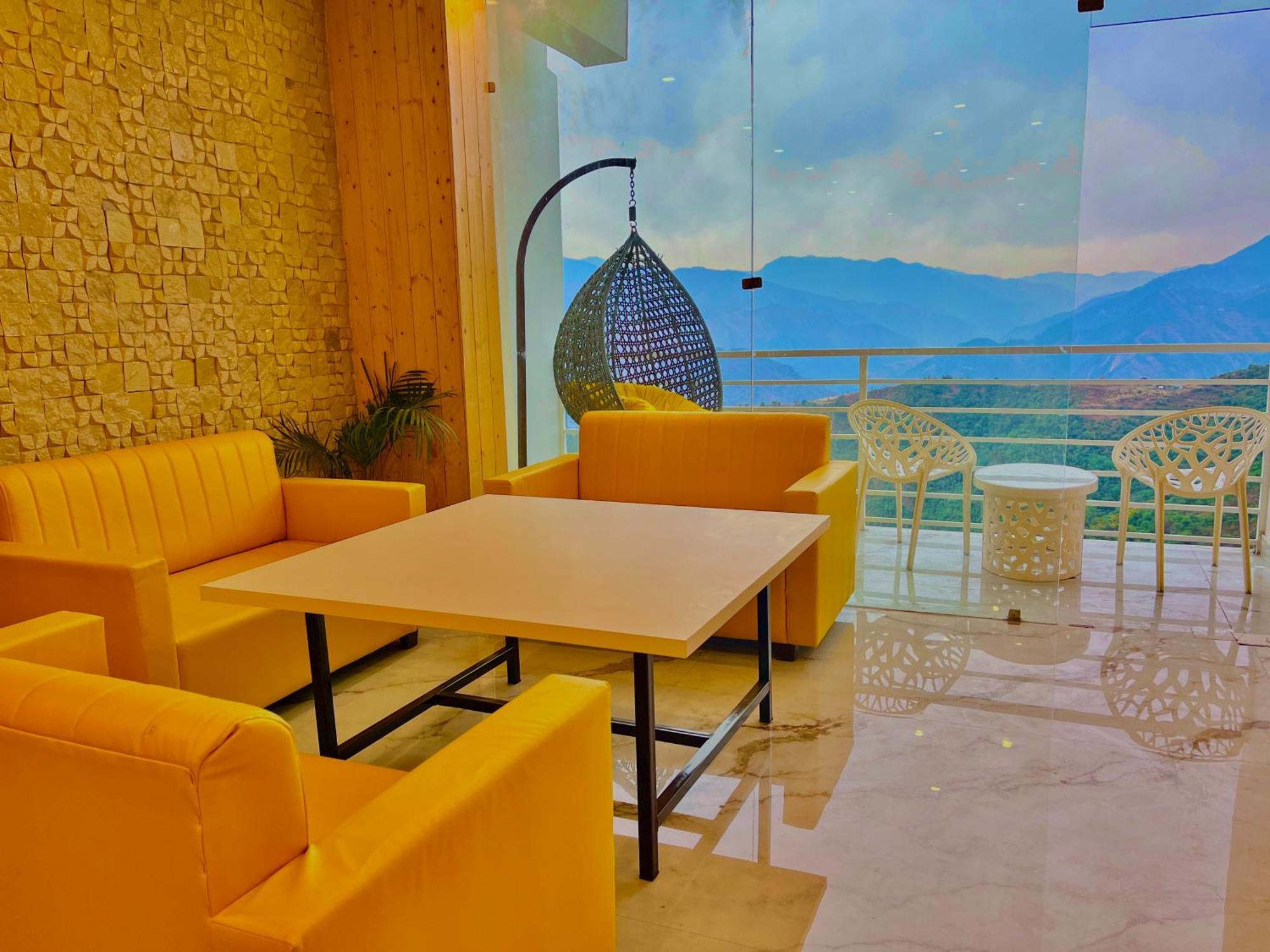 Hotel Classic Crown - #Scenic Mountain View #Open Terrace #Parking #Premium Rooms With Balcony #Guest Preferred #Best Selling Hotel In ムスーリー エクステリア 写真