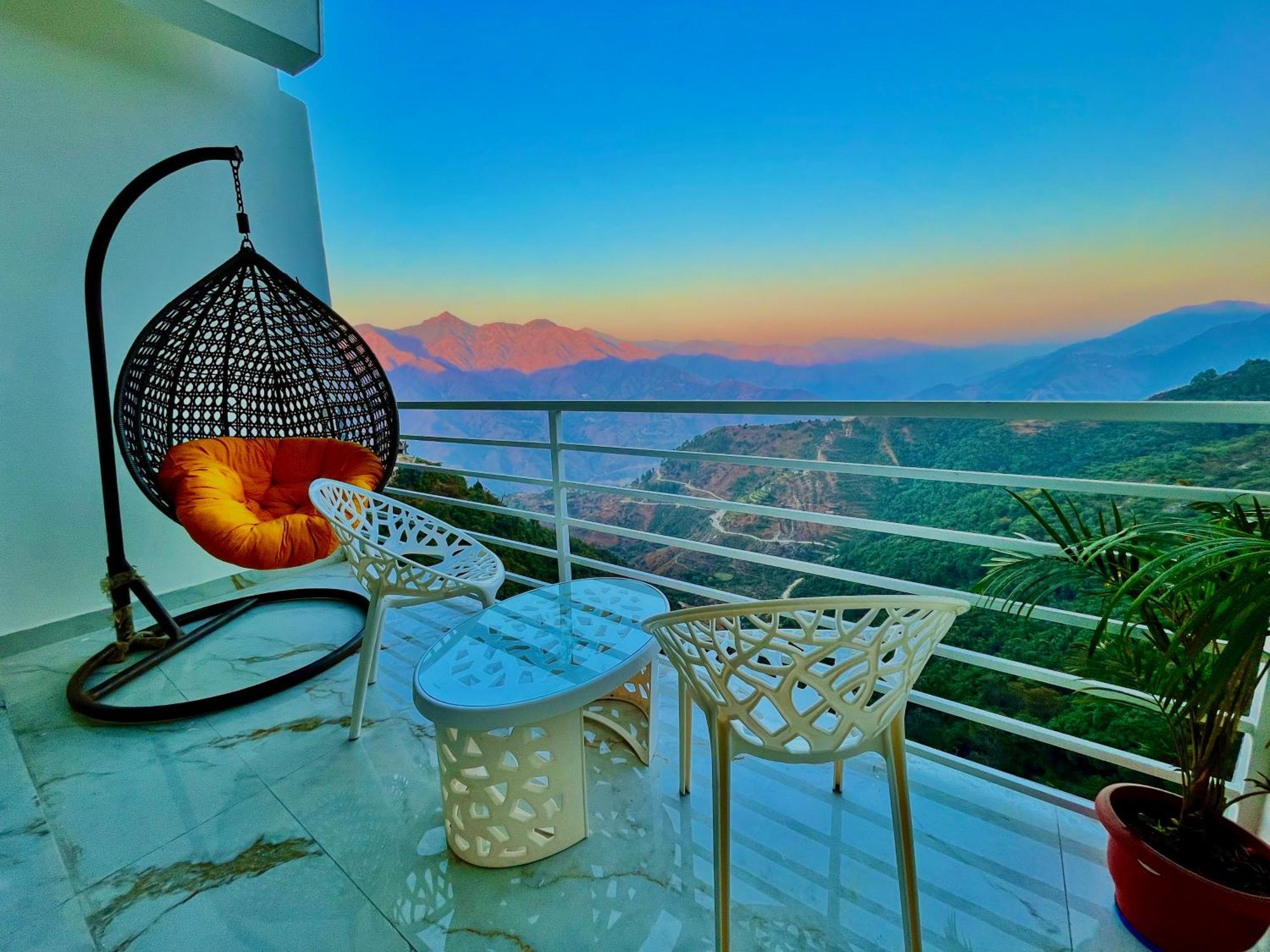 Hotel Classic Crown - #Scenic Mountain View #Open Terrace #Parking #Premium Rooms With Balcony #Guest Preferred #Best Selling Hotel In ムスーリー エクステリア 写真