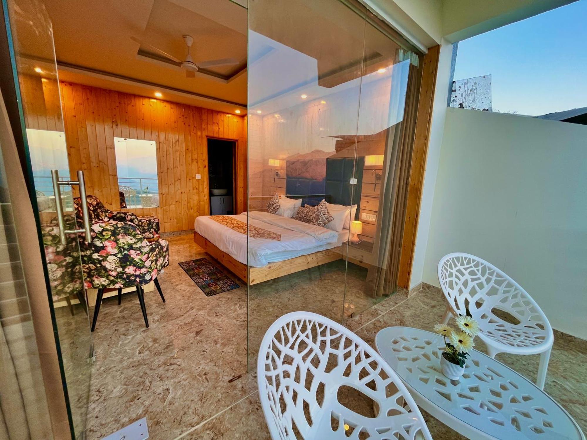 Hotel Classic Crown - #Scenic Mountain View #Open Terrace #Parking #Premium Rooms With Balcony #Guest Preferred #Best Selling Hotel In ムスーリー エクステリア 写真