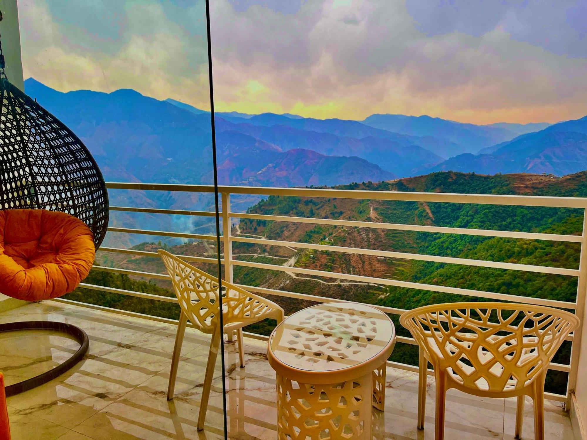 Hotel Classic Crown - #Scenic Mountain View #Open Terrace #Parking #Premium Rooms With Balcony #Guest Preferred #Best Selling Hotel In ムスーリー エクステリア 写真