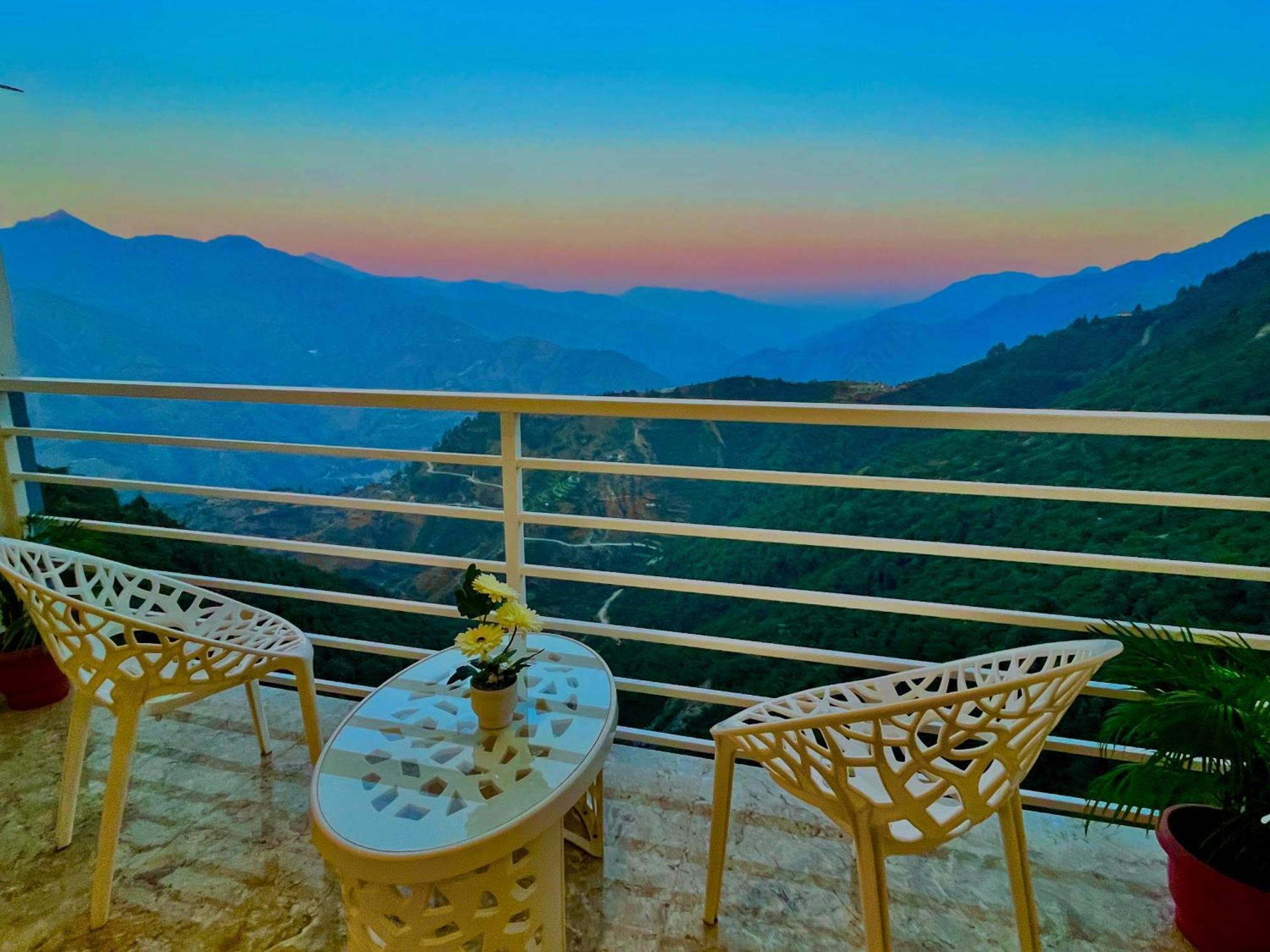 Hotel Classic Crown - #Scenic Mountain View #Open Terrace #Parking #Premium Rooms With Balcony #Guest Preferred #Best Selling Hotel In ムスーリー エクステリア 写真