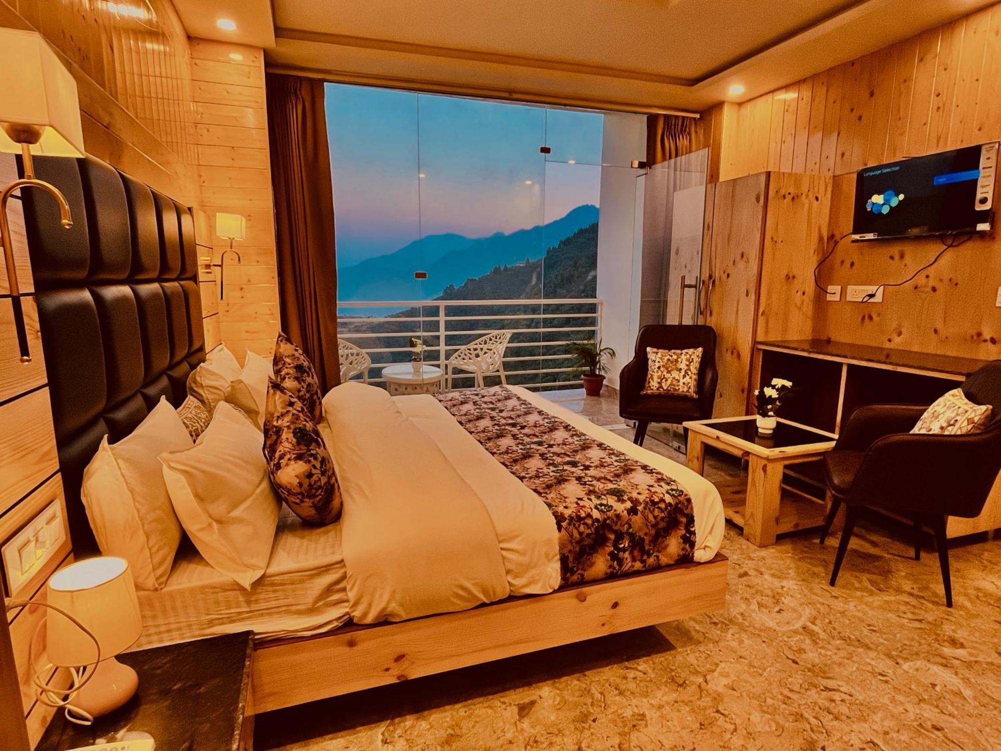 Hotel Classic Crown - #Scenic Mountain View #Open Terrace #Parking #Premium Rooms With Balcony #Guest Preferred #Best Selling Hotel In ムスーリー エクステリア 写真