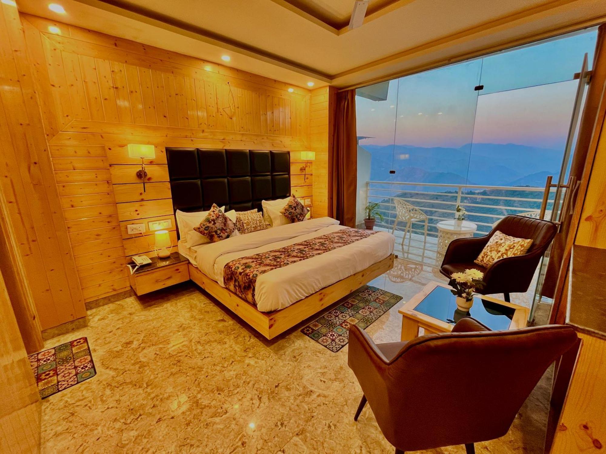 Hotel Classic Crown - #Scenic Mountain View #Open Terrace #Parking #Premium Rooms With Balcony #Guest Preferred #Best Selling Hotel In ムスーリー エクステリア 写真